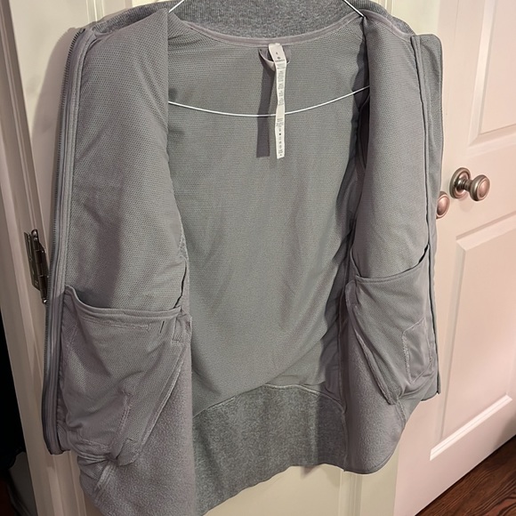 Lululemon full zip grey sweater/jacket with wool size 4 - Picture 4 of 8